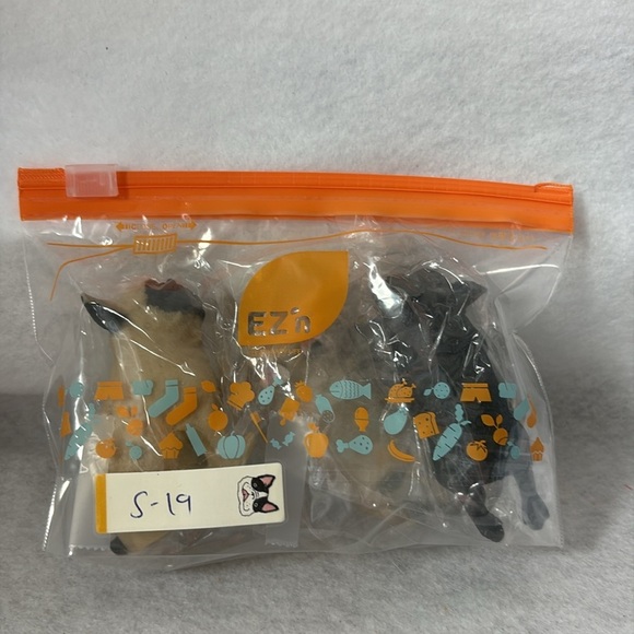 Set of 3 FRENCH BULLDOG Squishy Gachapon Toys Figures Brown Black Fawn Dog - Picture 8 of 8